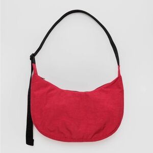 Baggu Medium Crescent Bag in Candy Apple